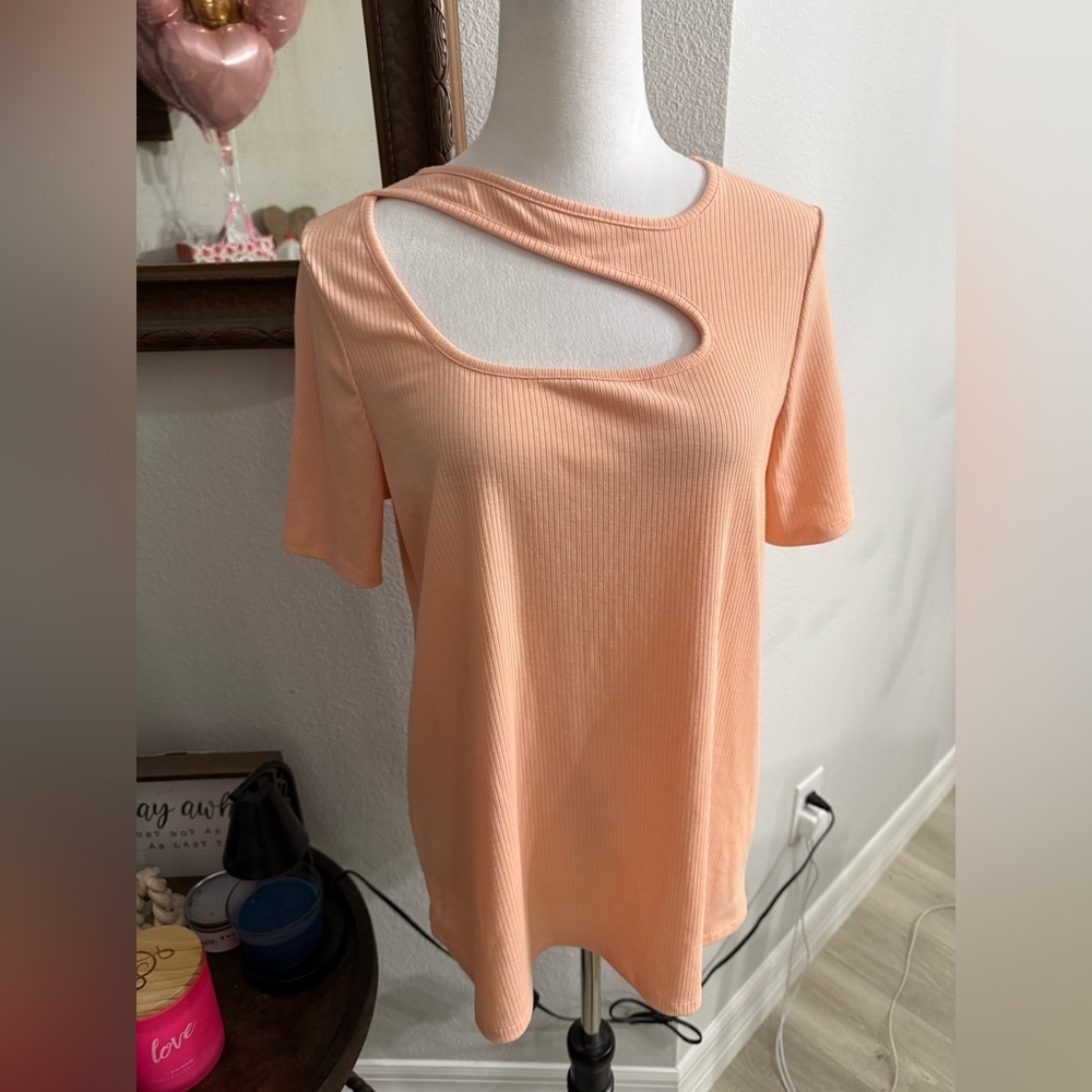 BiBi Apricot Cut-Out Short Sleeve Top